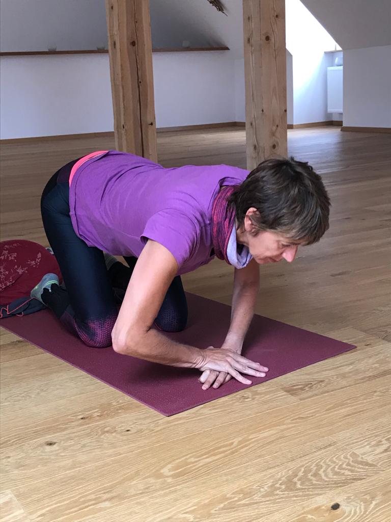 Christiane beim Yoga